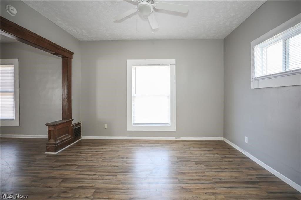 559 E Exchange St - Photo 4 of 18
