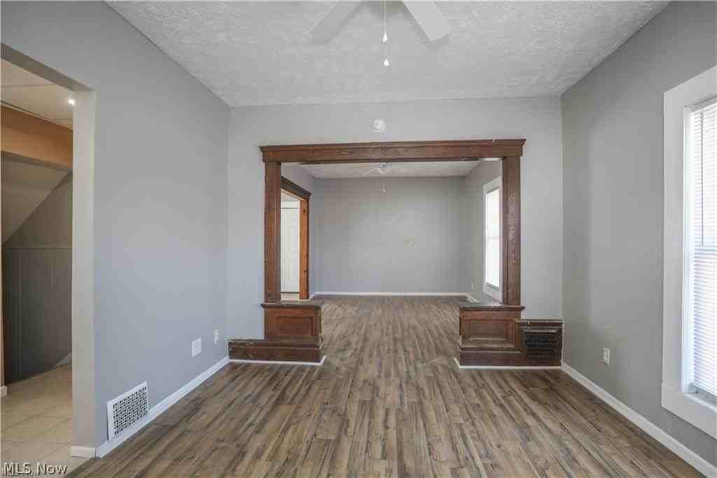 559 E Exchange St - Photo 5 of 18