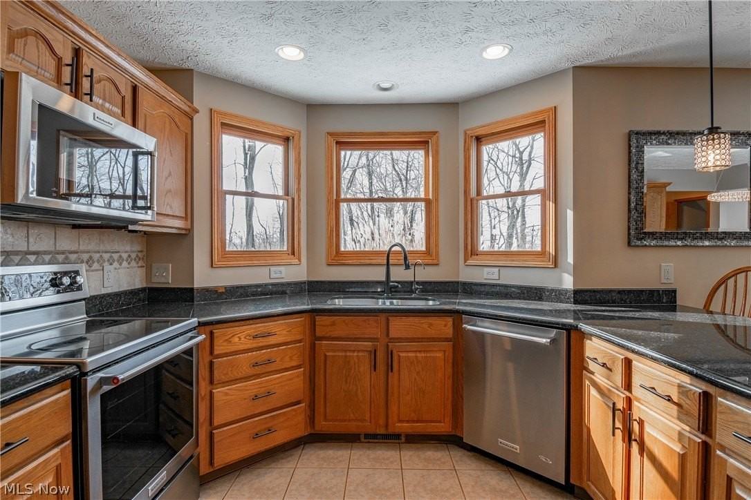 11002 Trenton Rd Nw - Photo 6 of 40