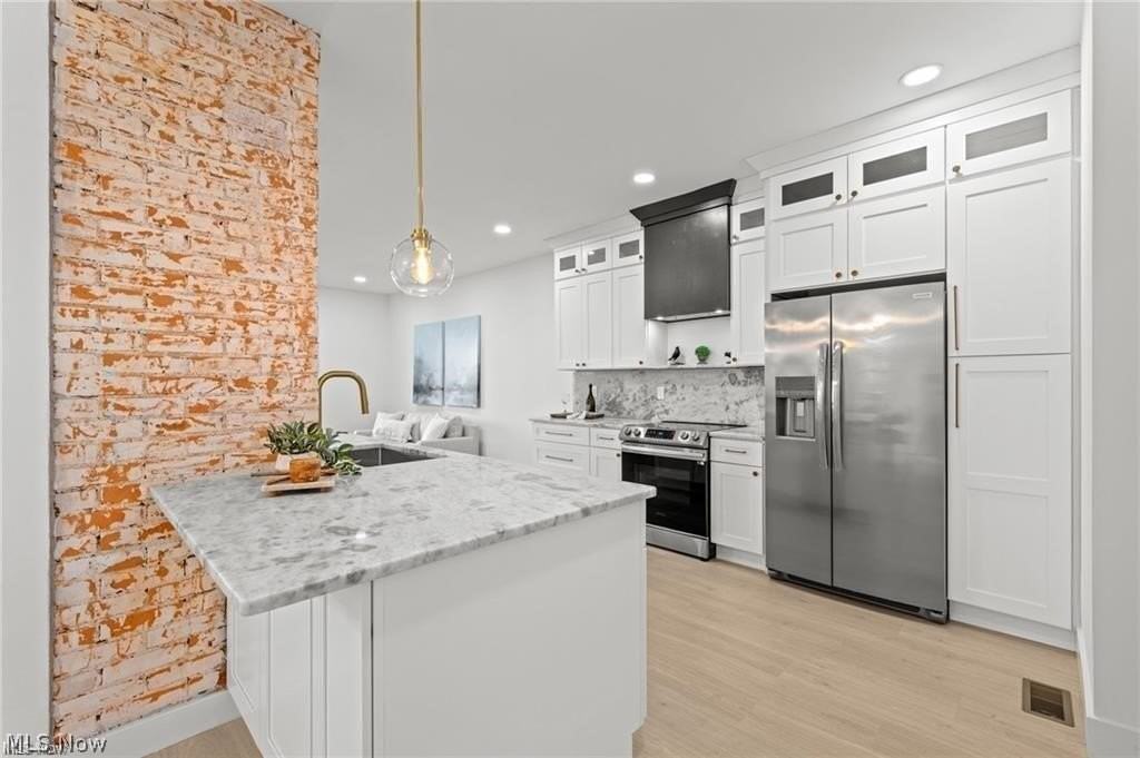 1422 W 77th St - Photo 6 of 25