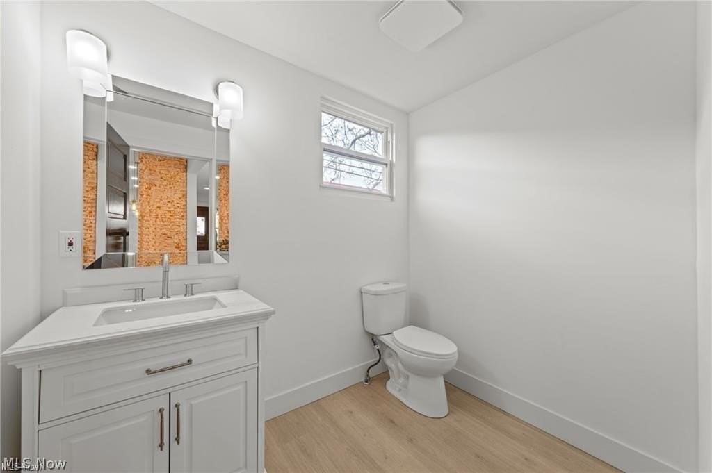 1422 W 77th St - Photo 7 of 25
