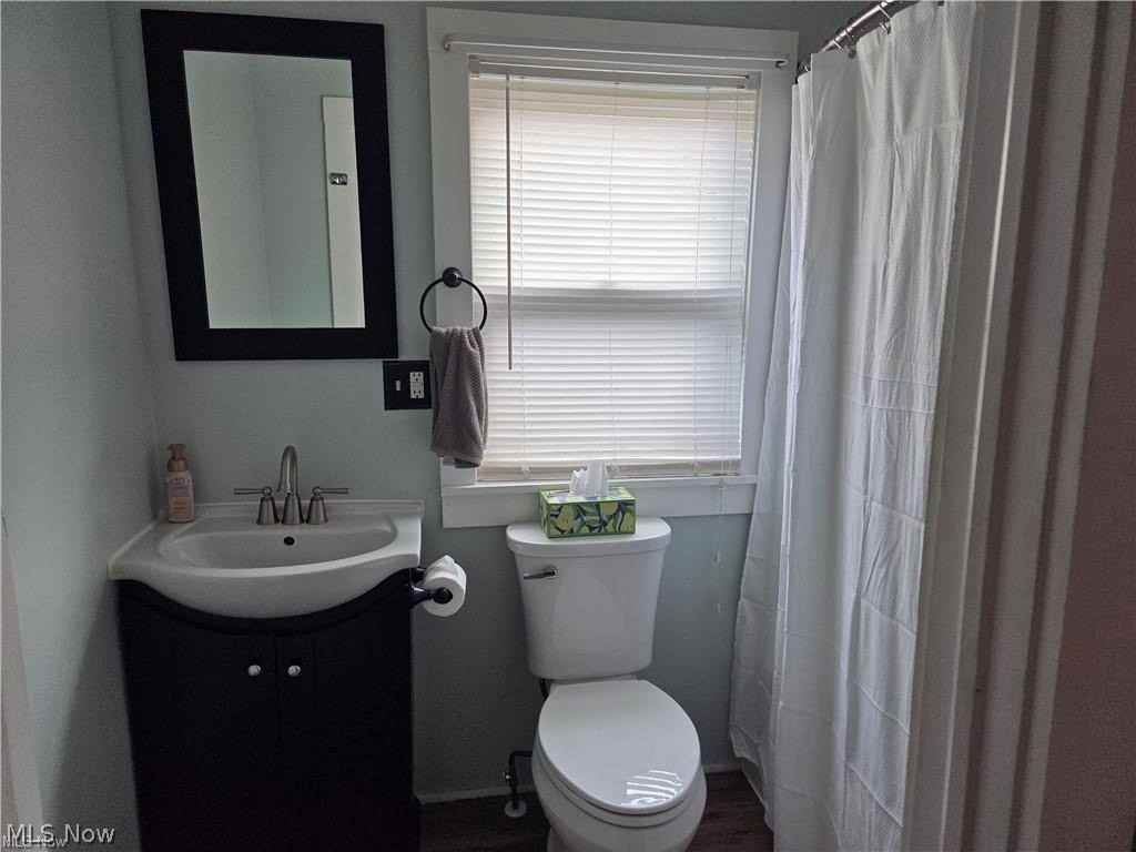 208 W Main St - Photo 3 of 11