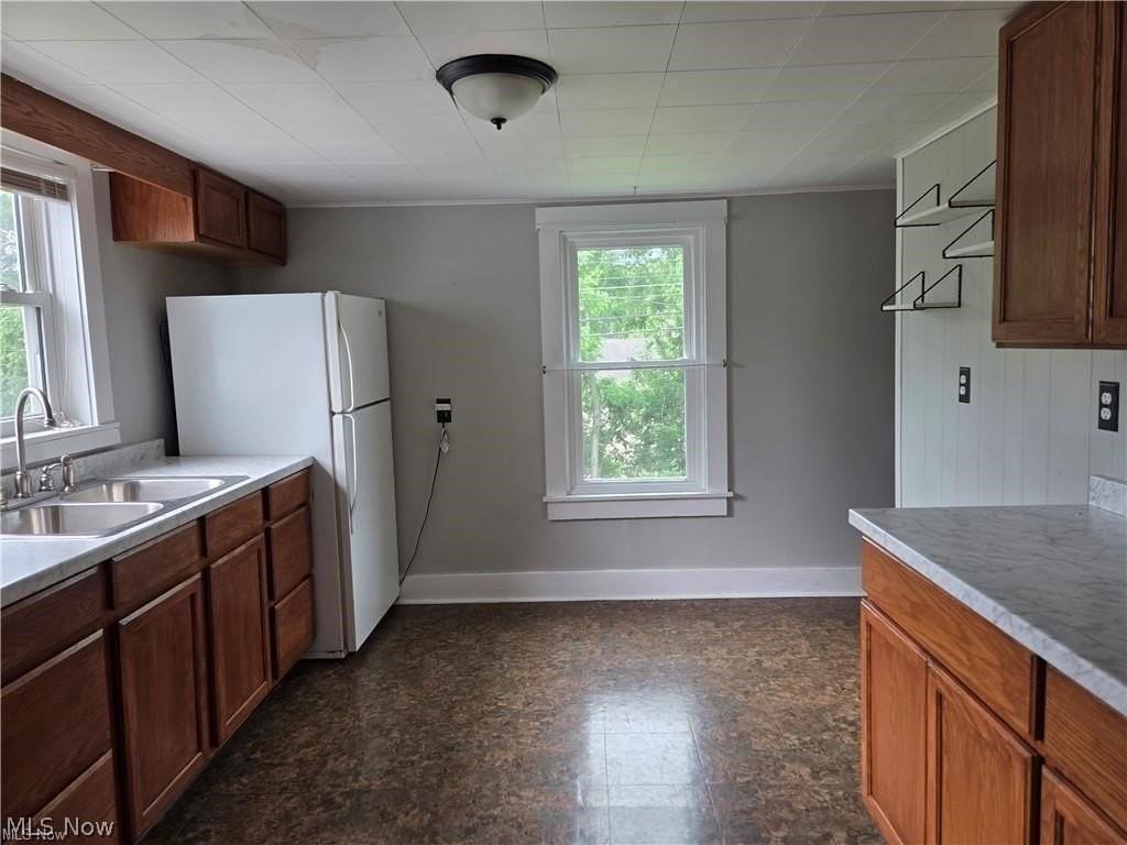 208 W Main St - Photo 5 of 11