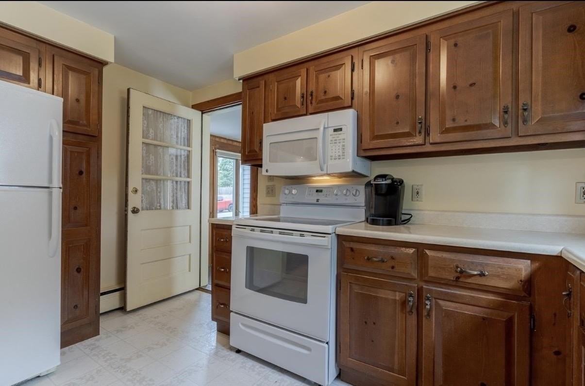 8 Lowell Ave - Photo 6 of 43