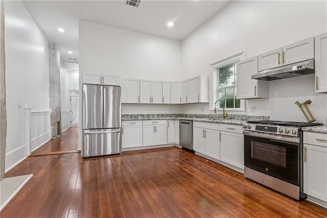 1421 Spain St - Photo 6 of 20