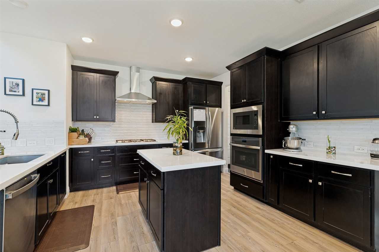 1601 Rain Lily St - Photo 3 of 29