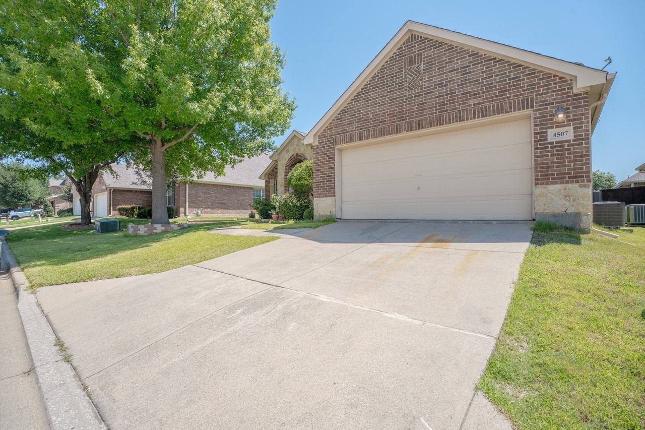 4507 Fox River Trl - Photo 3 of 20