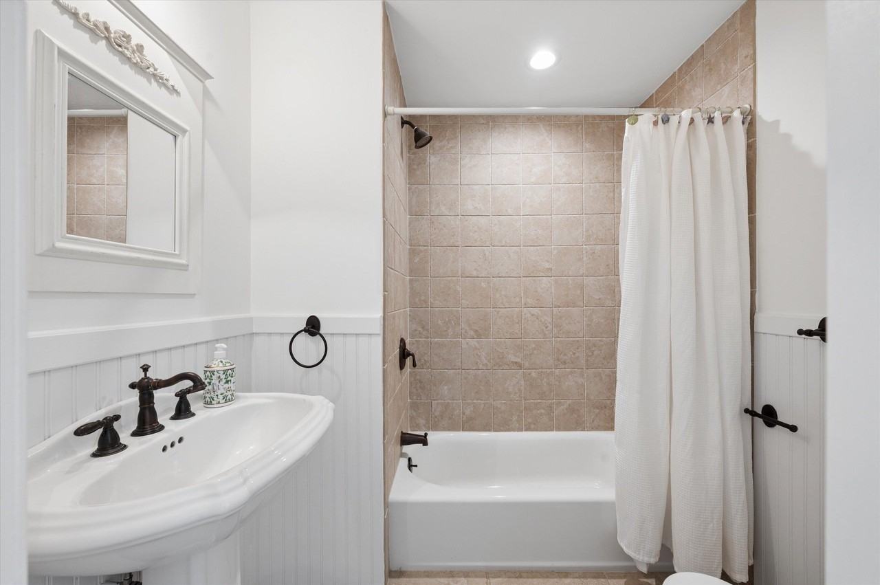 23 Whiting Rd - Photo 4 of 32