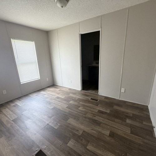 157 Railway Ave - Photo 7 of 18