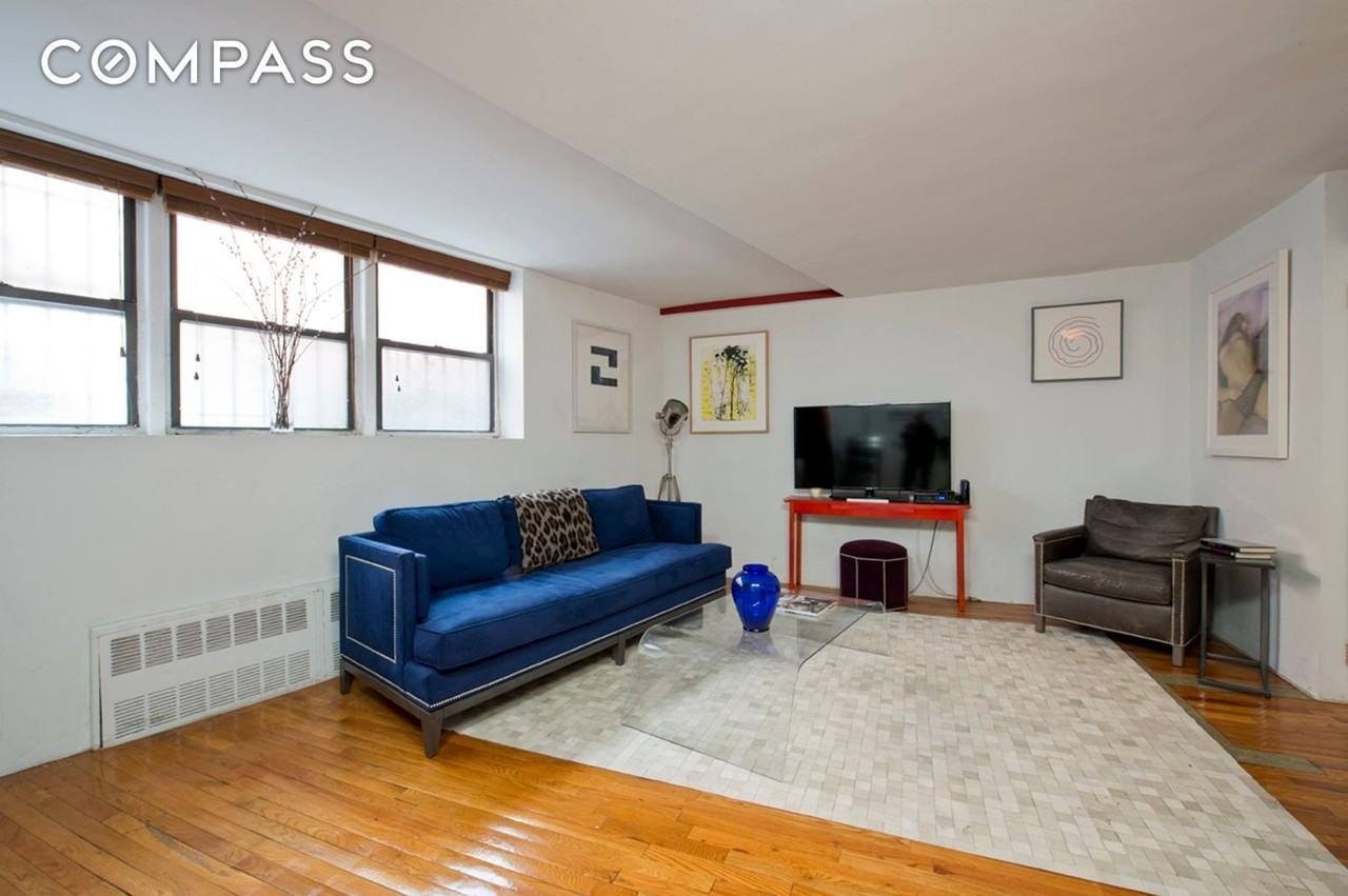 165 Christopher St - Photo 2 of 12
