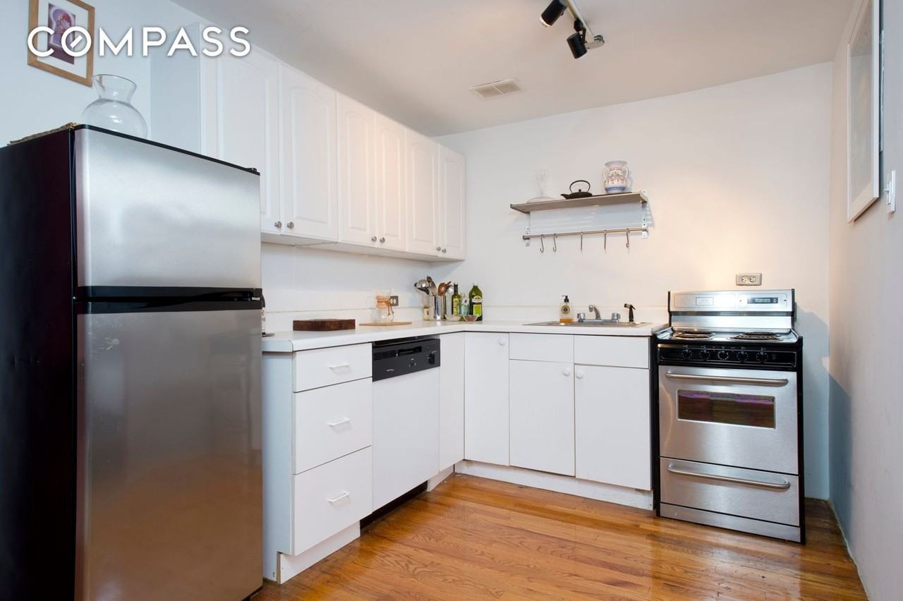 165 Christopher St - Photo 3 of 12