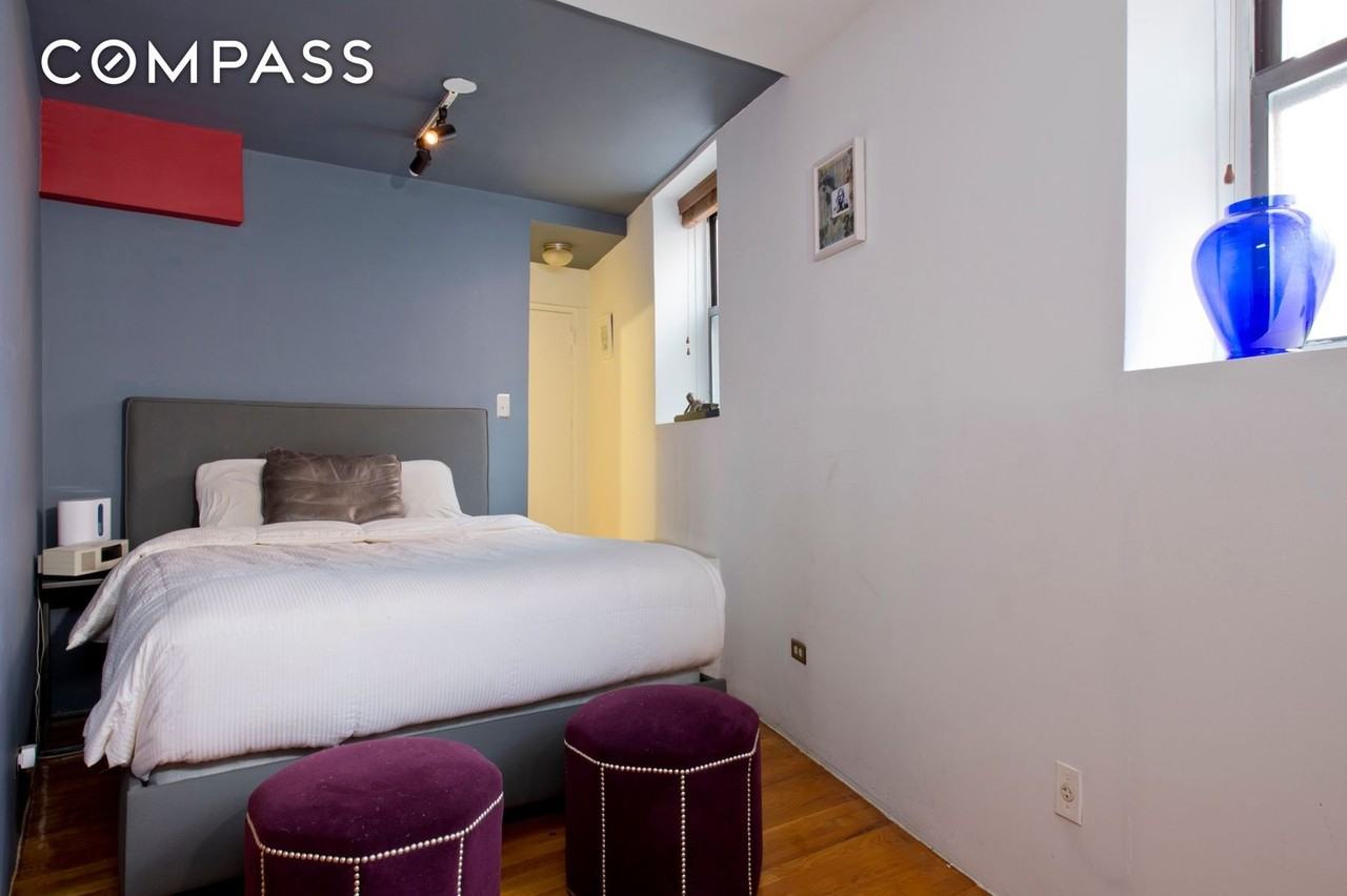 165 Christopher St - Photo 4 of 12