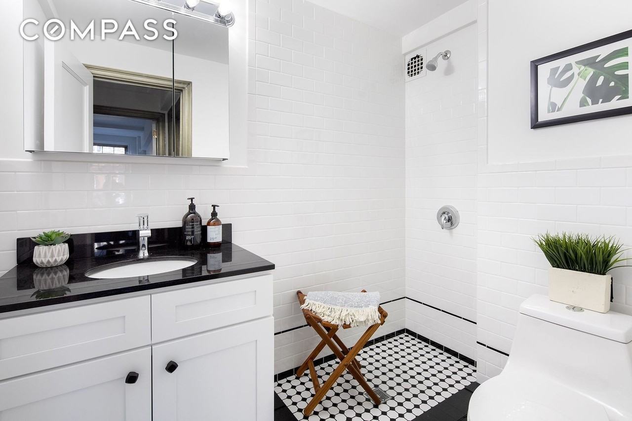 302 W 12th St #2B - Photo 5 of 6