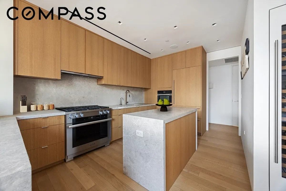 350 W Broadway #7 - Photo 5 of 16