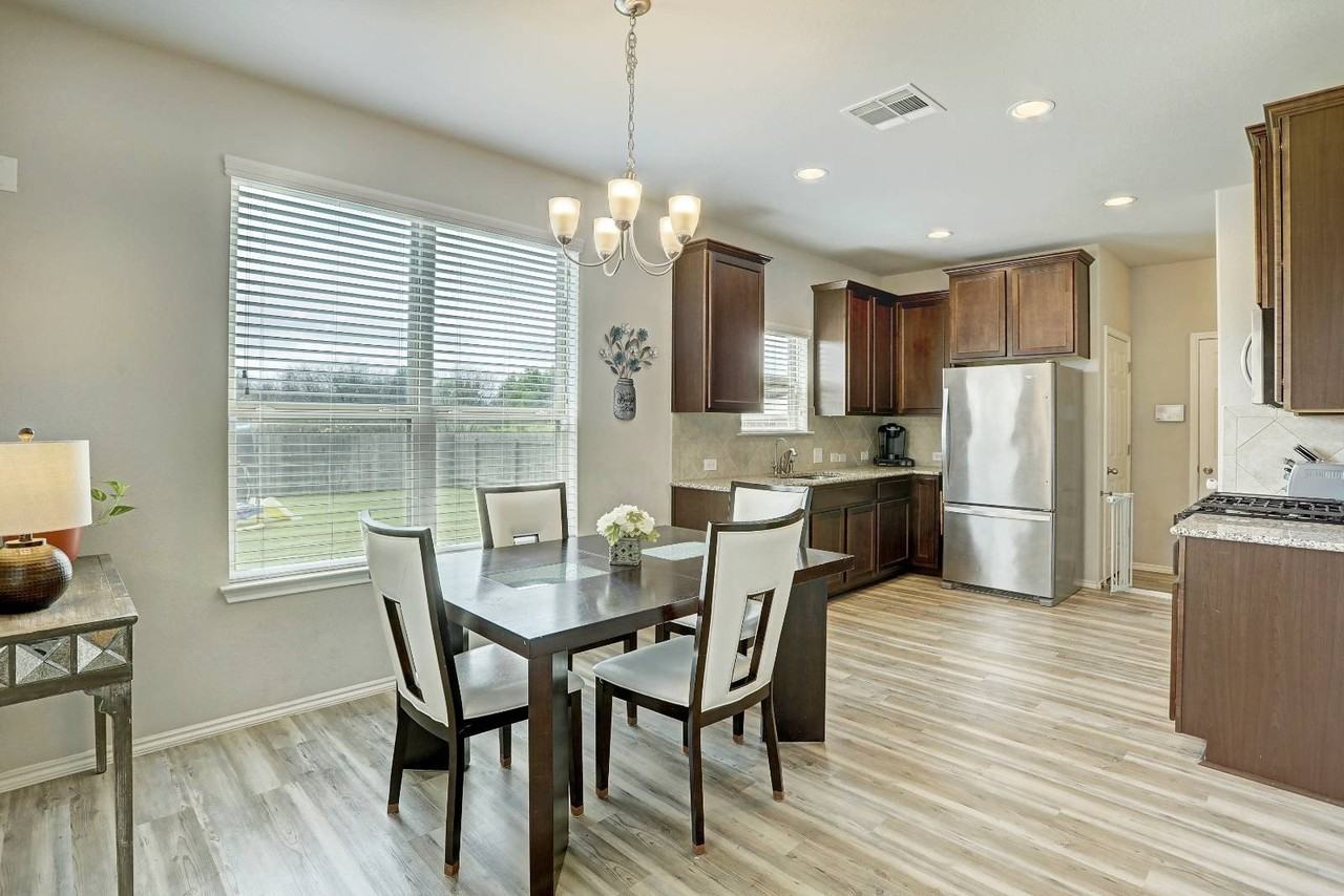 5687 Heron Dr - Photo 6 of 19