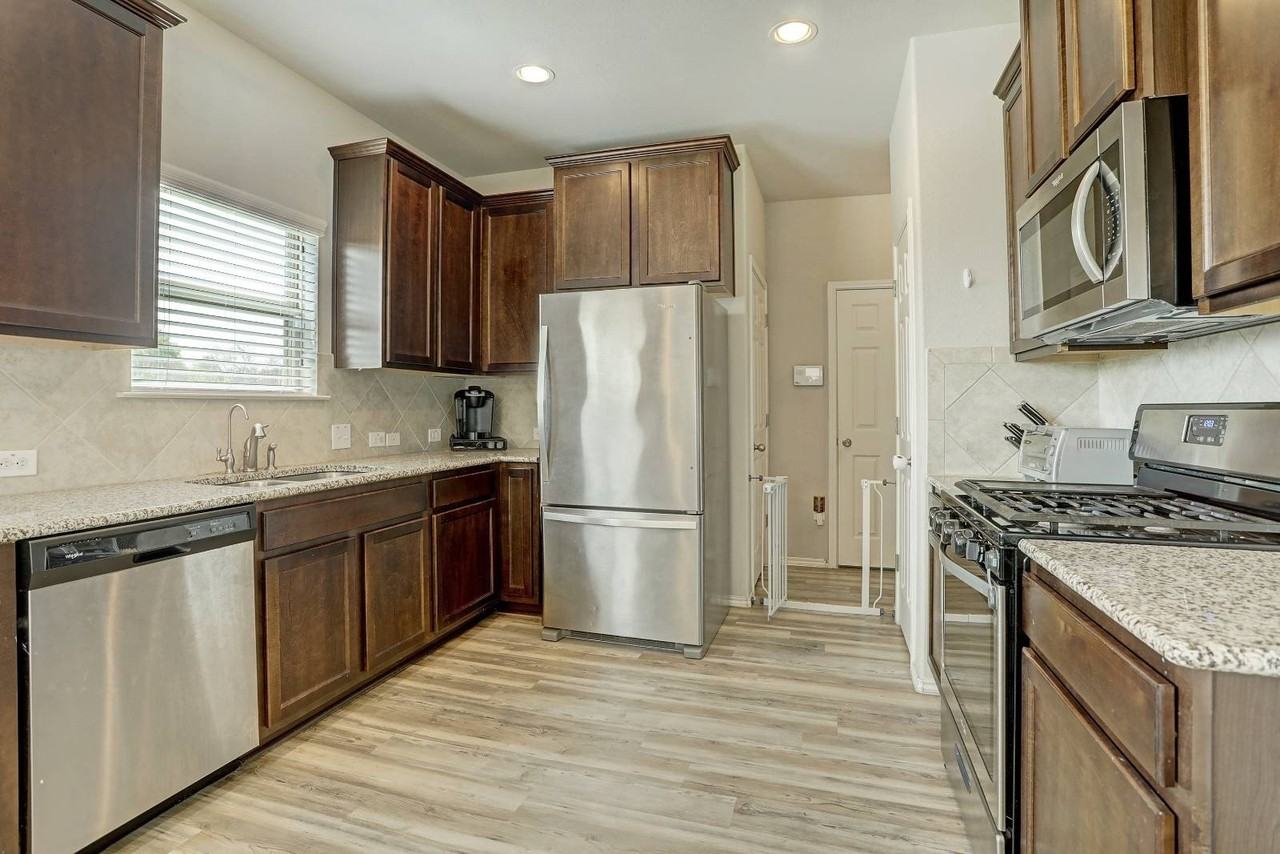 5687 Heron Dr - Photo 7 of 19