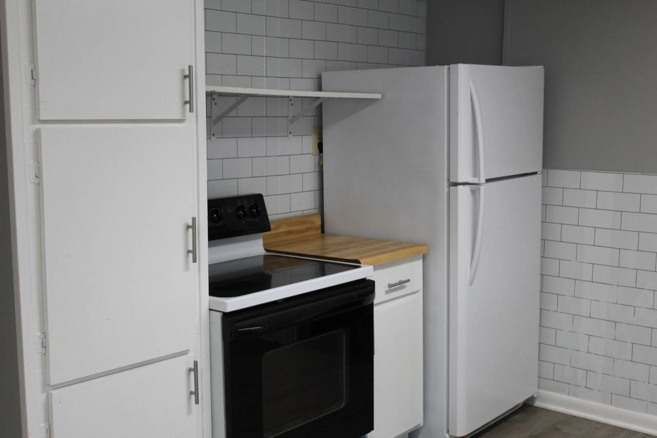 407 6th St #A - Photo 2 of 6