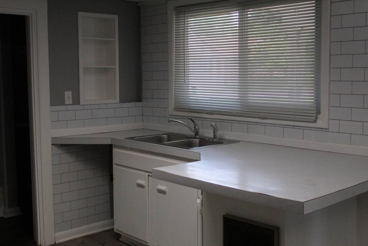 407 6th St #A - Photo 3 of 6