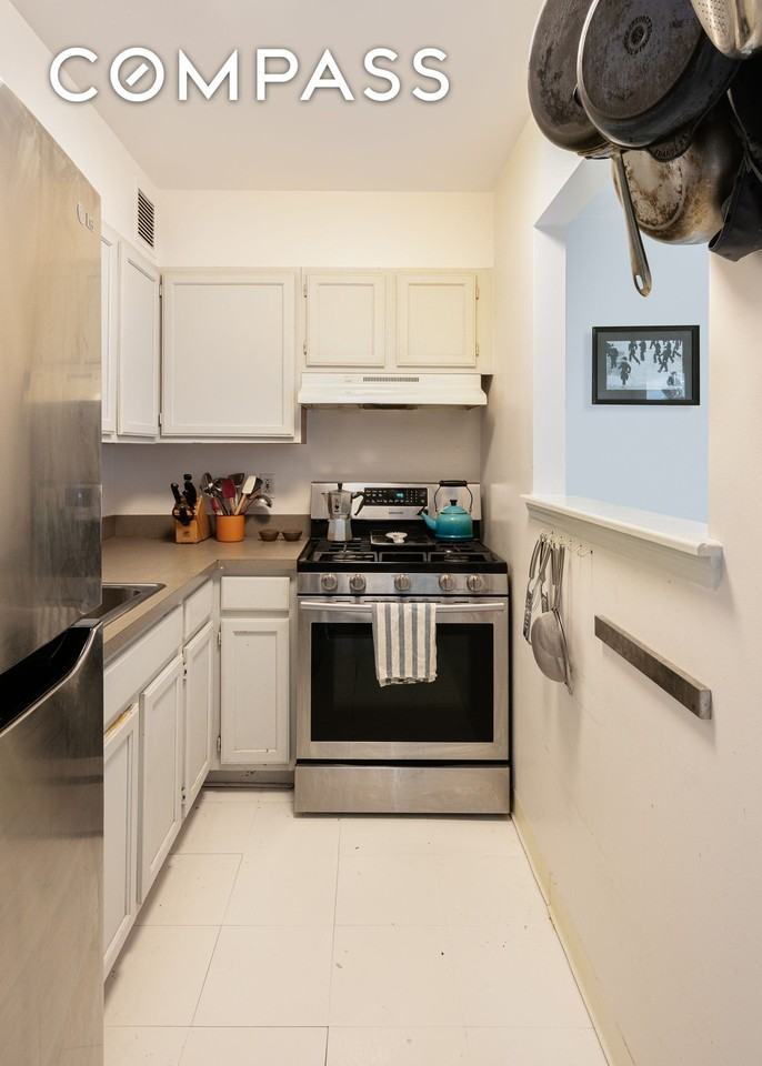 241 Saint James Pl #3 - Photo 4 of 8
