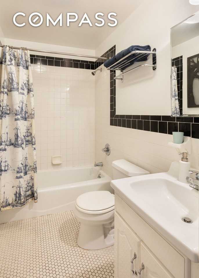 241 Saint James Pl #3 - Photo 7 of 8