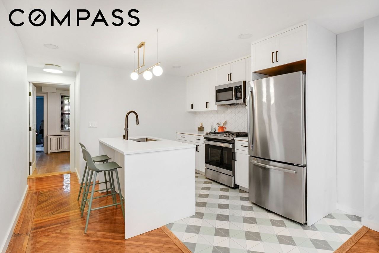421 Quincy St - Photo 4 of 11