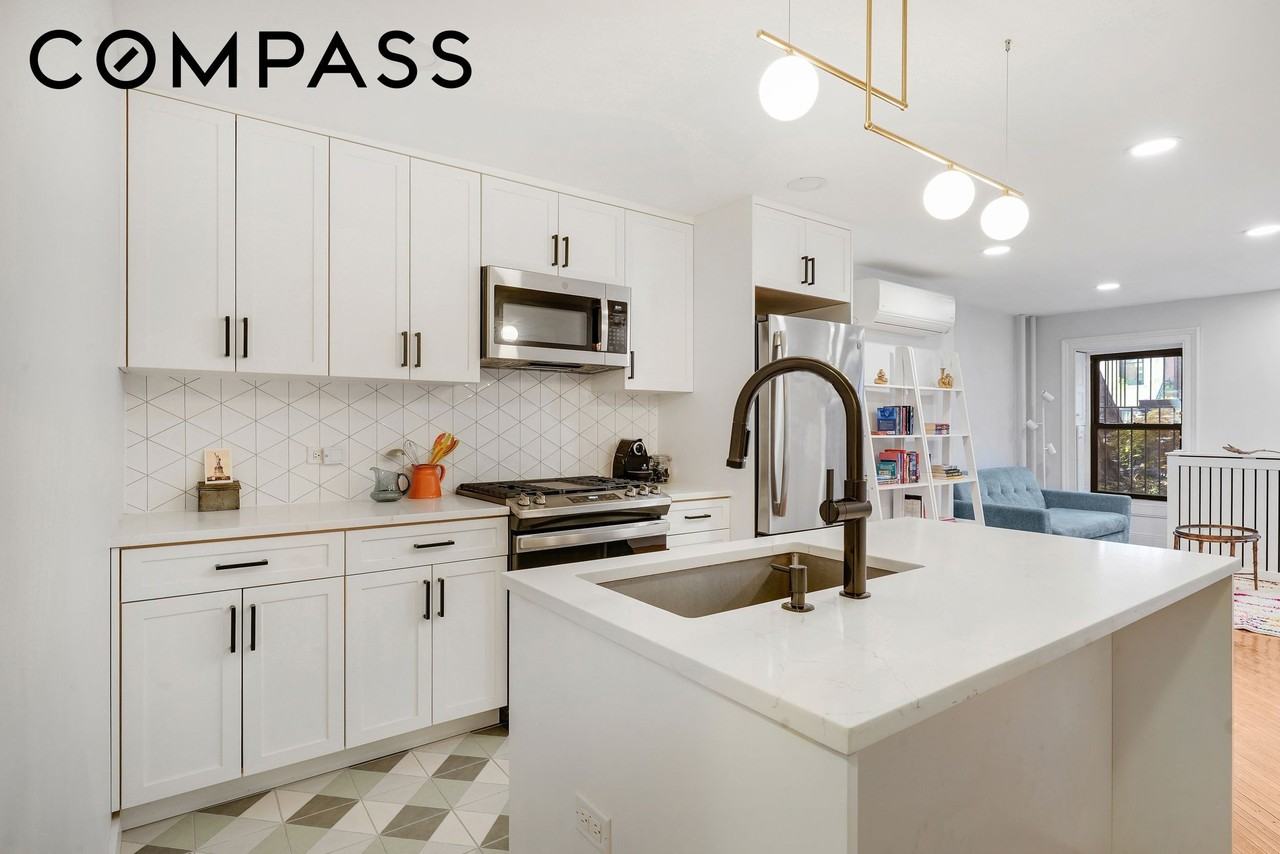 421 Quincy St - Photo 5 of 11