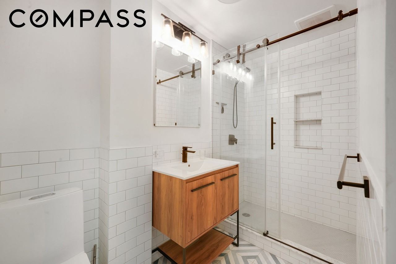 421 Quincy St - Photo 6 of 11