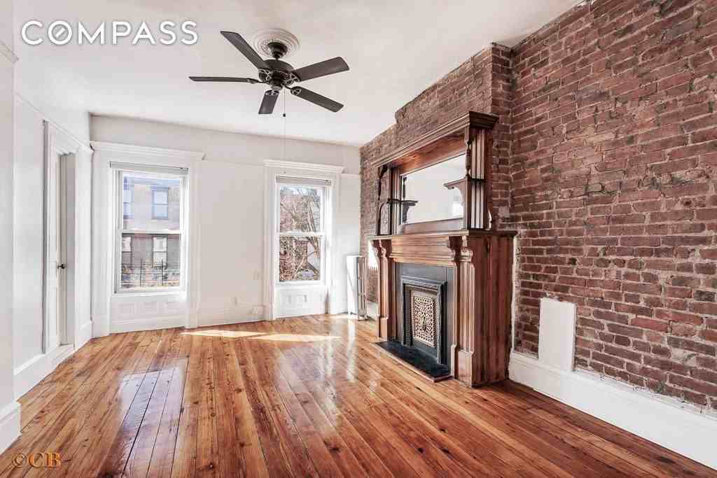558 2nd St #3 - Photo 2 of 7