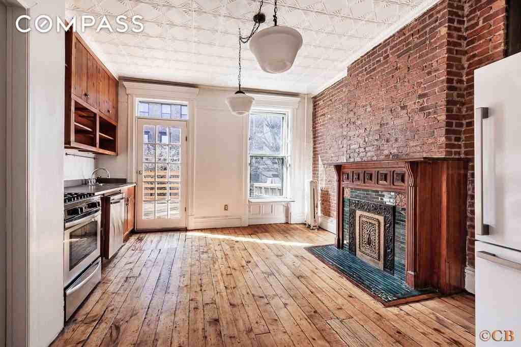 558 2nd St #3 - Photo 4 of 7