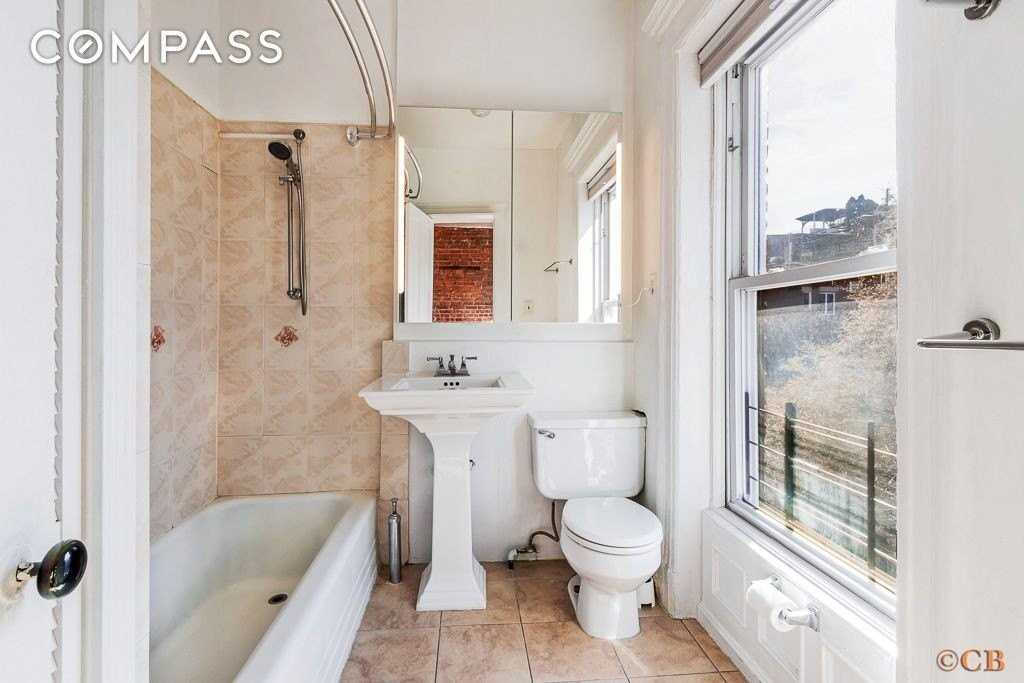 558 2nd St #3 - Photo 5 of 7