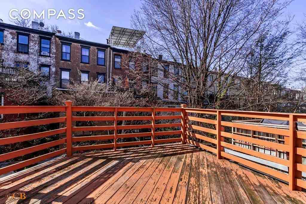 558 2nd St #3 - Photo 6 of 7