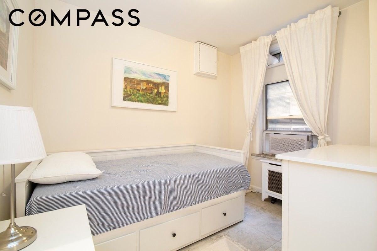 150 E 49th St #3D - Photo 6 of 7