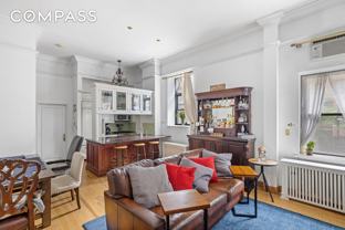 7 Gramercy Park W #2D - Photo 1 of 1