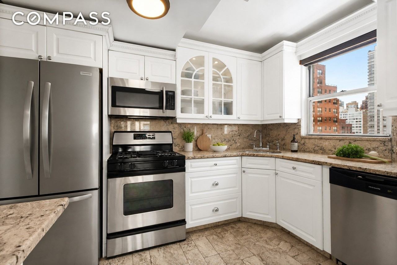 311 E 71st St #12F - Photo 2 of 8