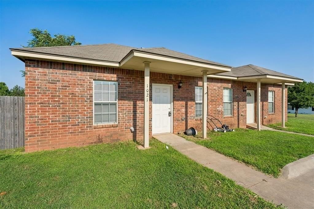 1021 Shady Creek Cir - Photo 2 of 27