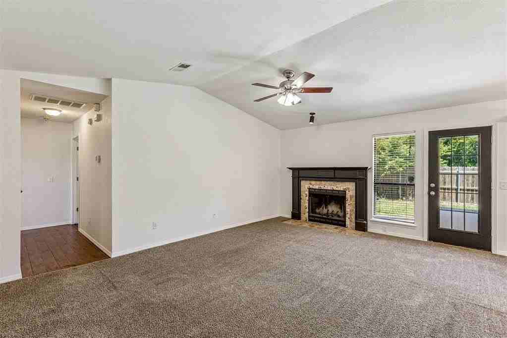 2101 Harbor Dr - Photo 5 of 30