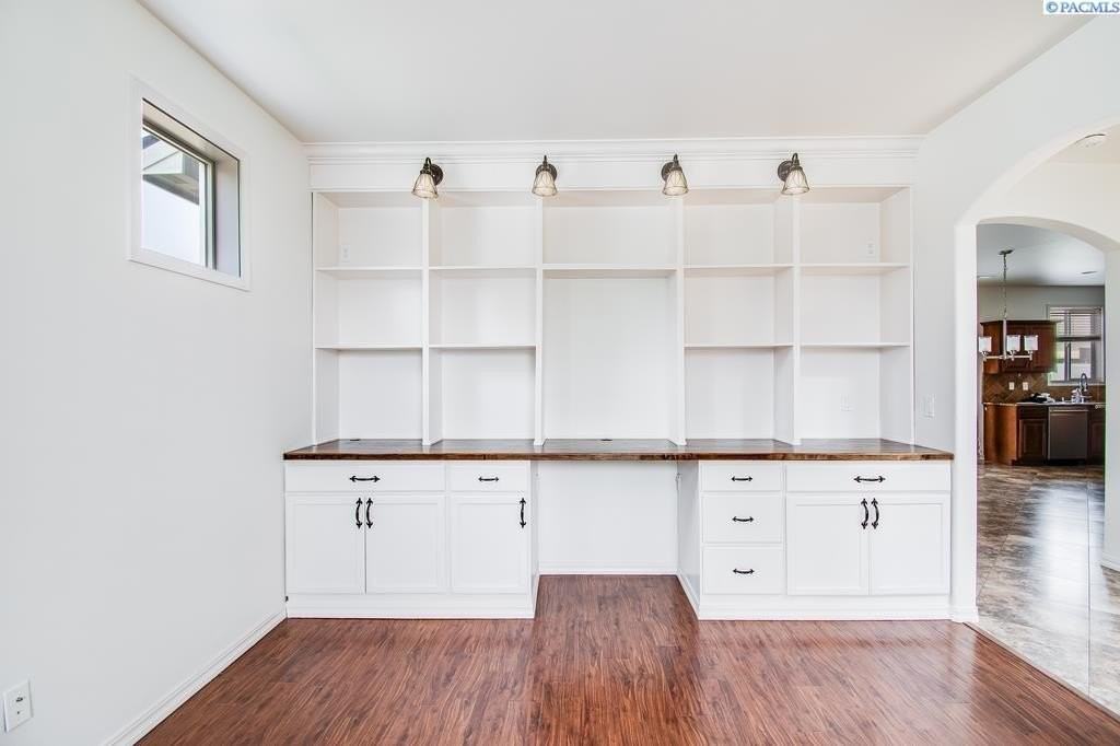 1815 Sunshine Ave - Photo 3 of 33