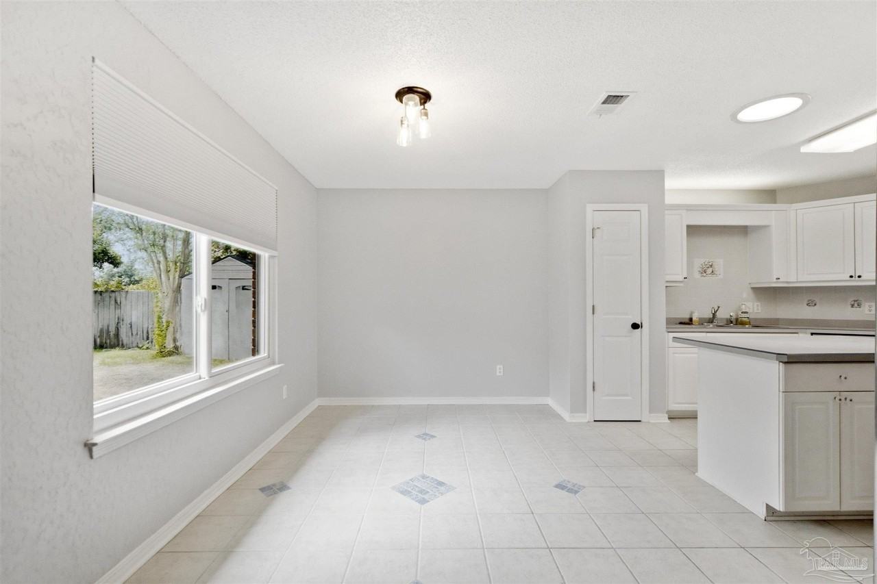9075 Caribbean Dr - Photo 6 of 20