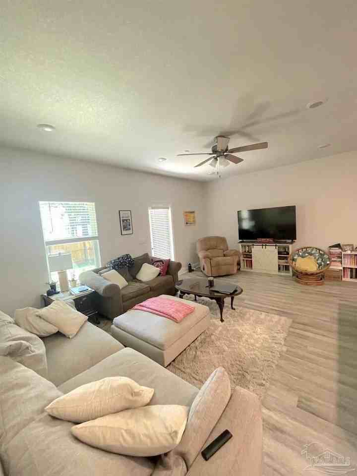 1227 Fairchild Village Dr - Photo 4 of 9