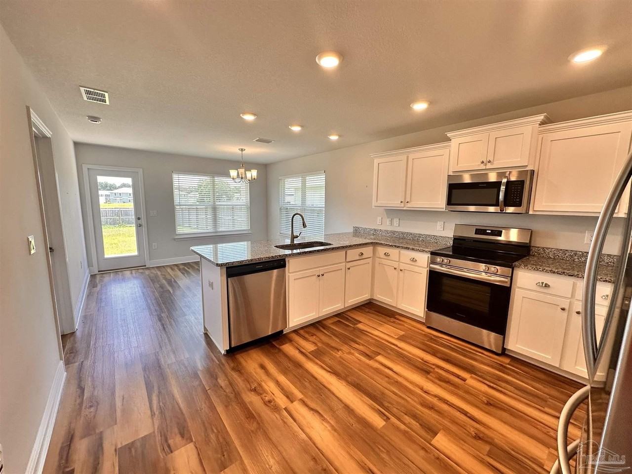7034 Sonny Dr - Photo 4 of 20