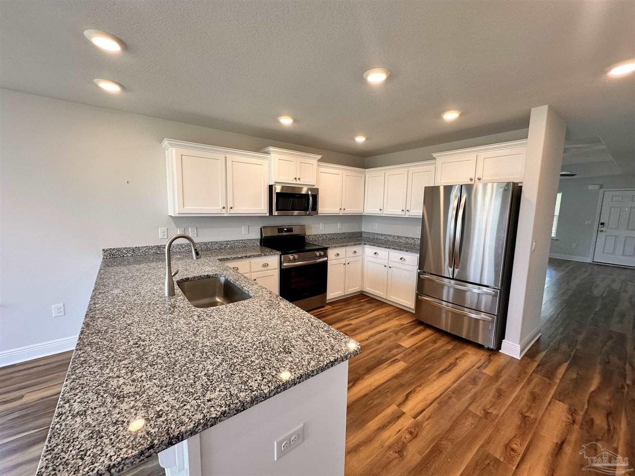 7034 Sonny Dr - Photo 5 of 20