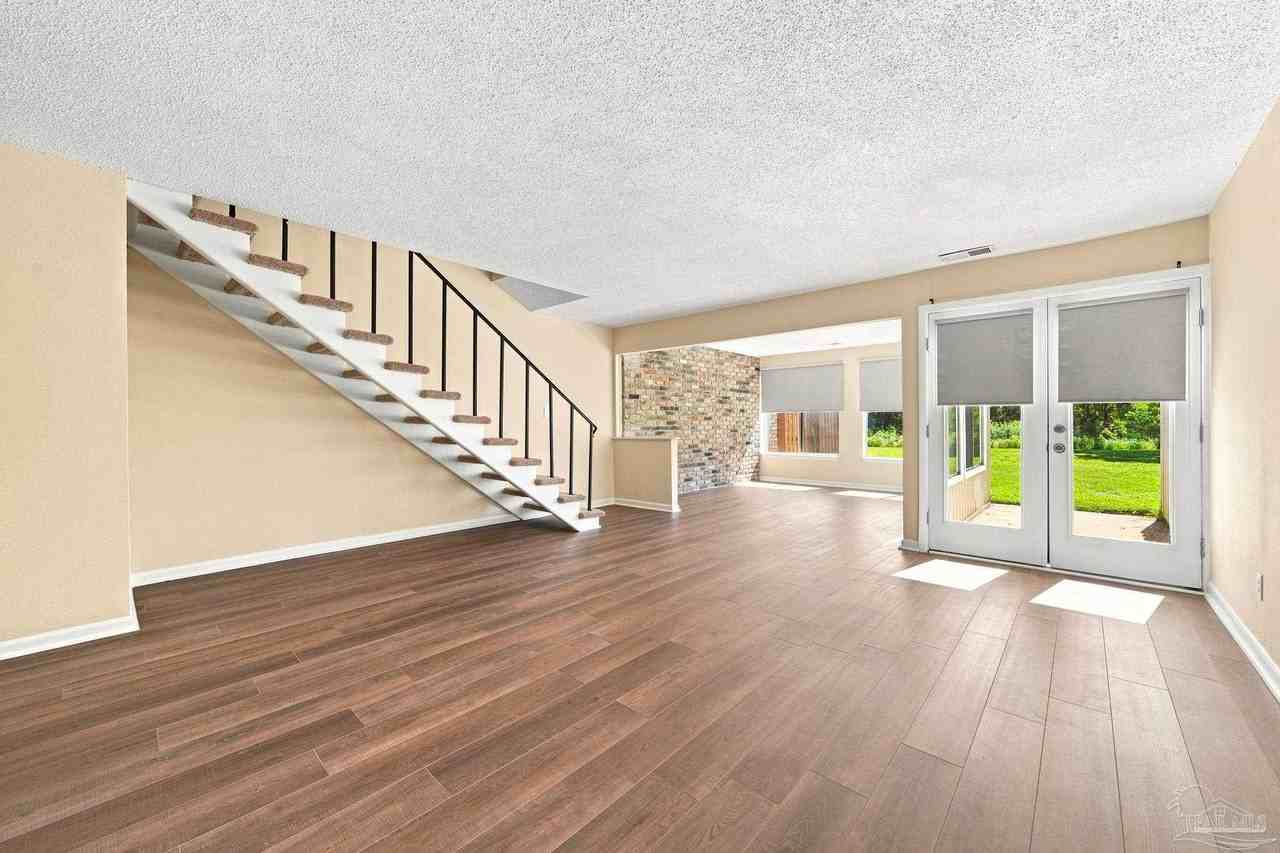 4742 Huron Dr - Photo 3 of 15