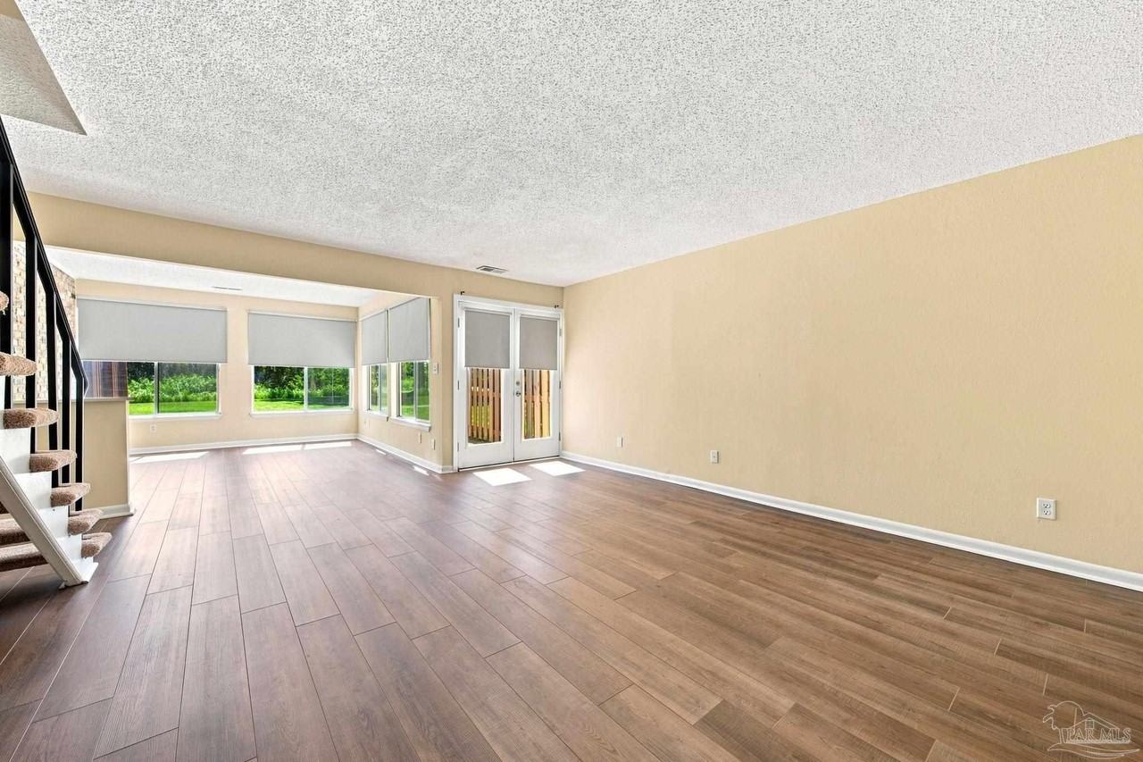4742 Huron Dr - Photo 4 of 15