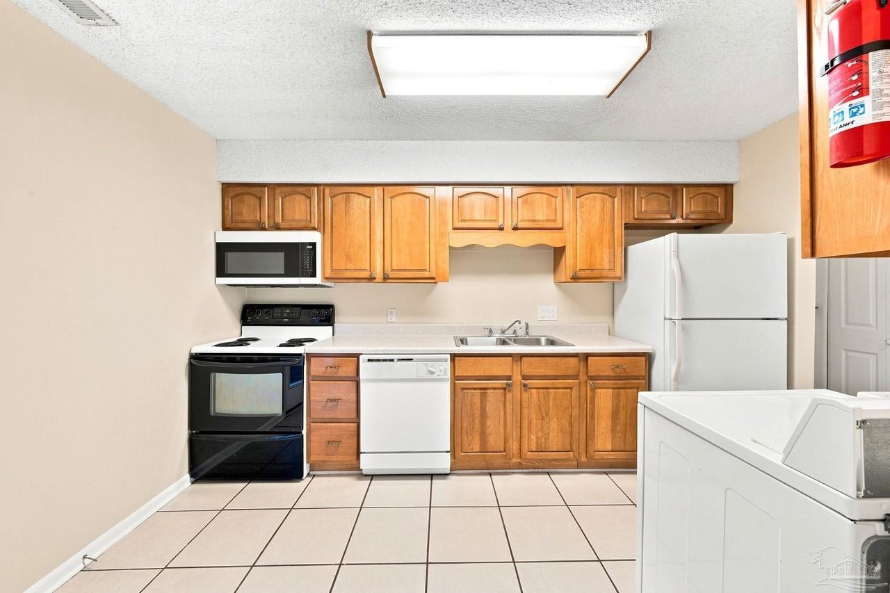 4742 Huron Dr - Photo 5 of 15
