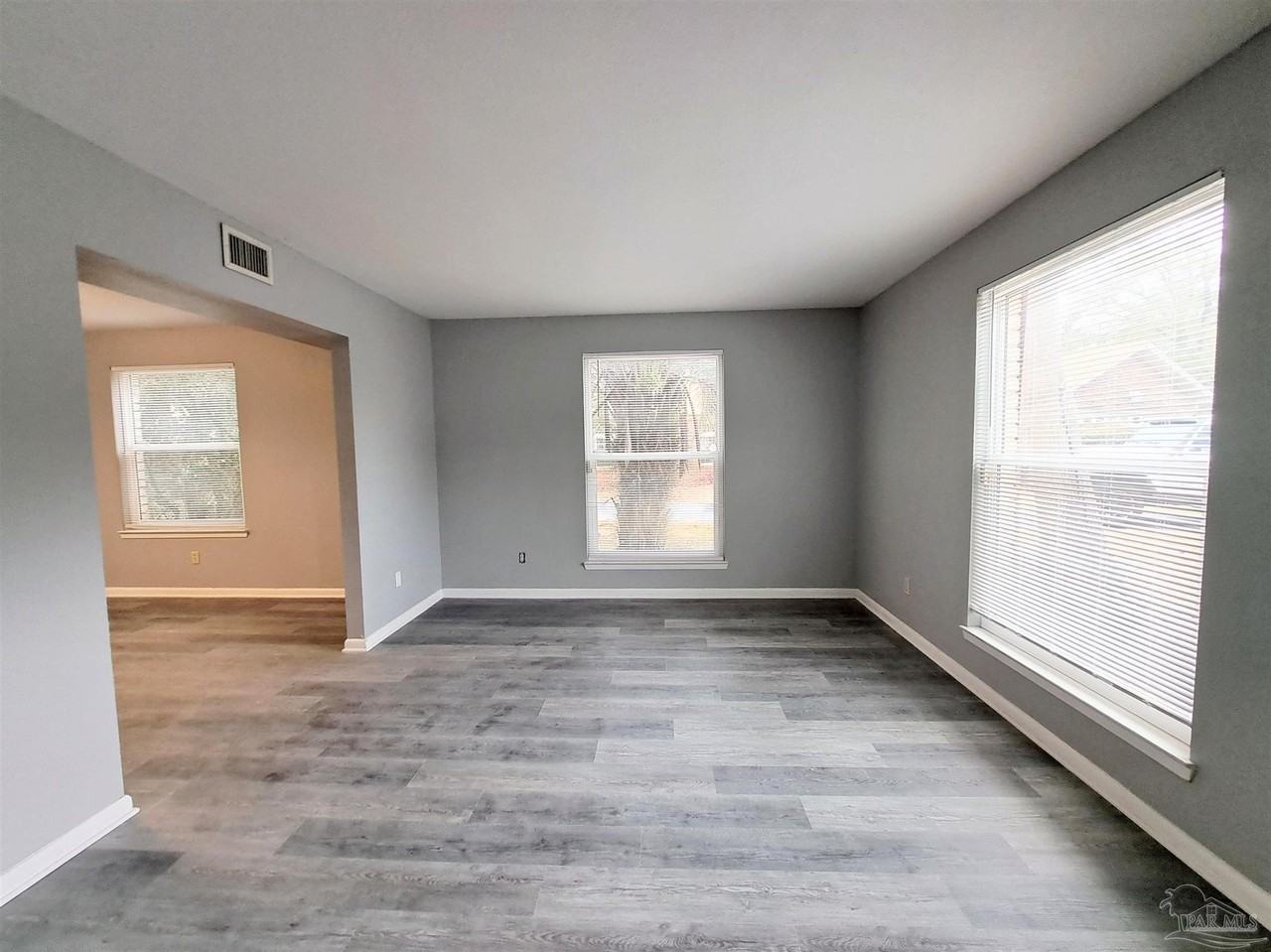 7819 Hearthstone Cir - Photo 3 of 43