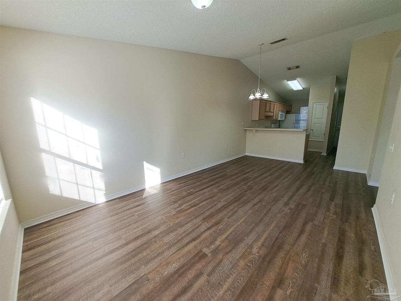 8069 Stonebrook Dr - Photo 5 of 21