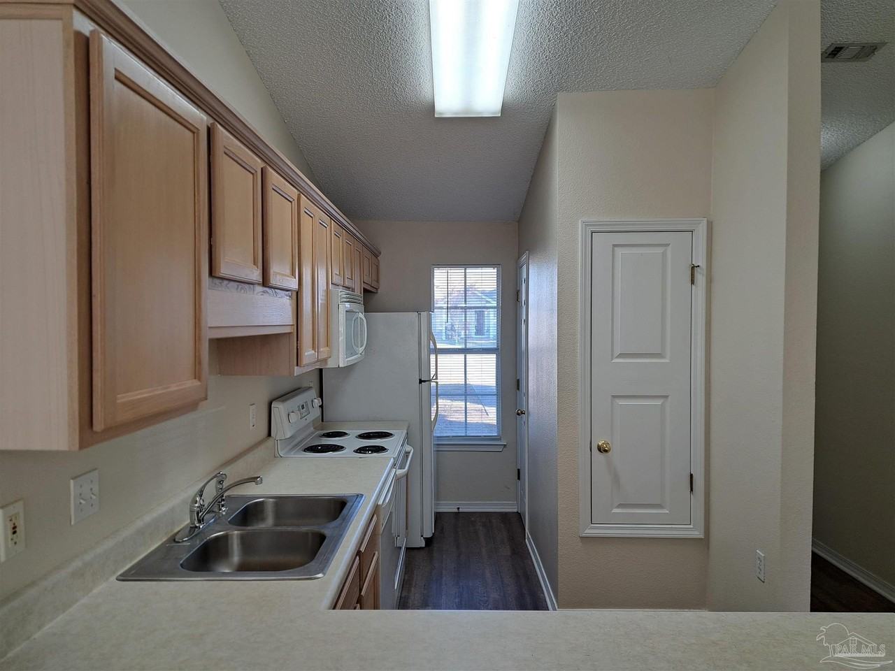 8069 Stonebrook Dr - Photo 7 of 21