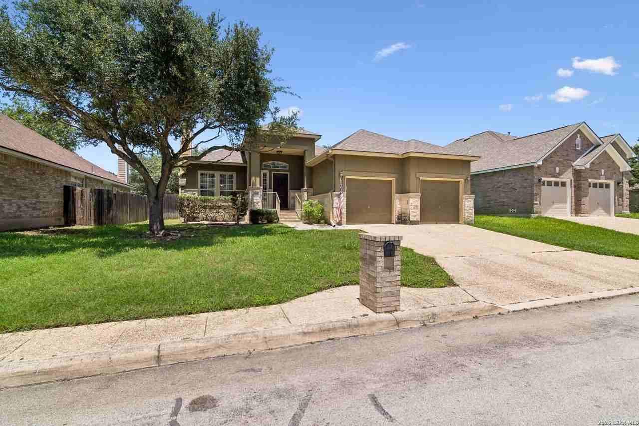 1303 Bluff Frst - Photo 2 of 39