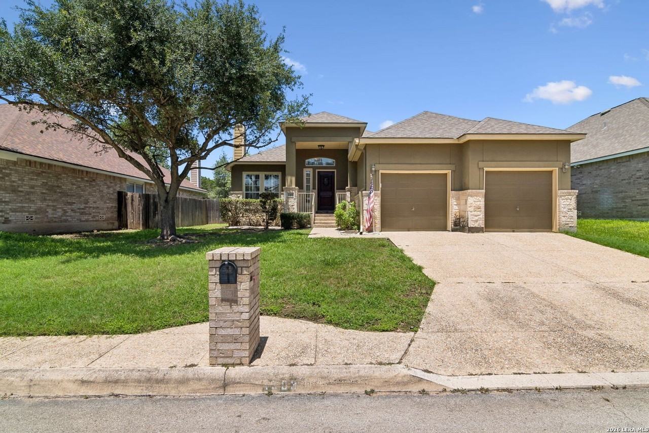 1303 Bluff Frst - Photo 3 of 39