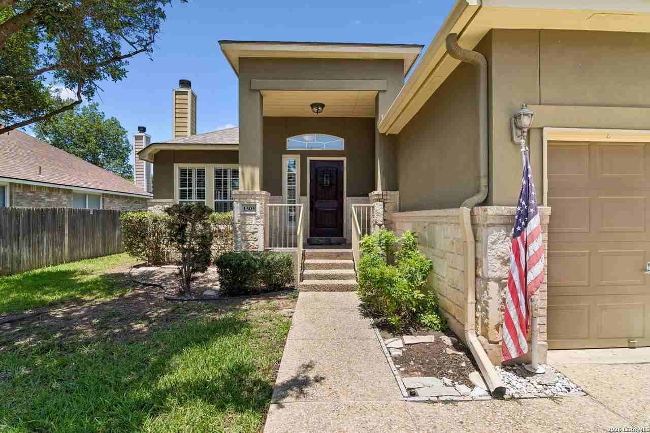 1303 Bluff Frst - Photo 4 of 39